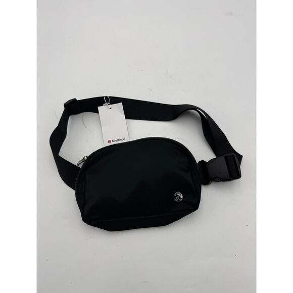 NWT Lululemon Women's Casual Belt Bag Nylon Black - Picture 2 of 7